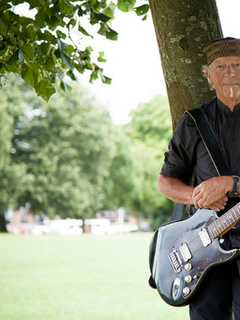 Former Jethro Tull Guitarist Performing At Daryl’s House