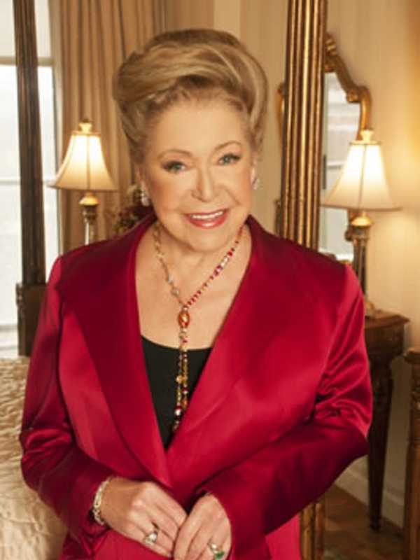 Mary Higgins Clark Will Sign Books At Wayne Library