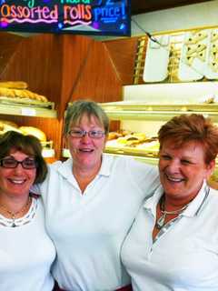 Landmark Mazur's Sugarflake Bakery Reopens In Lyndhurst
