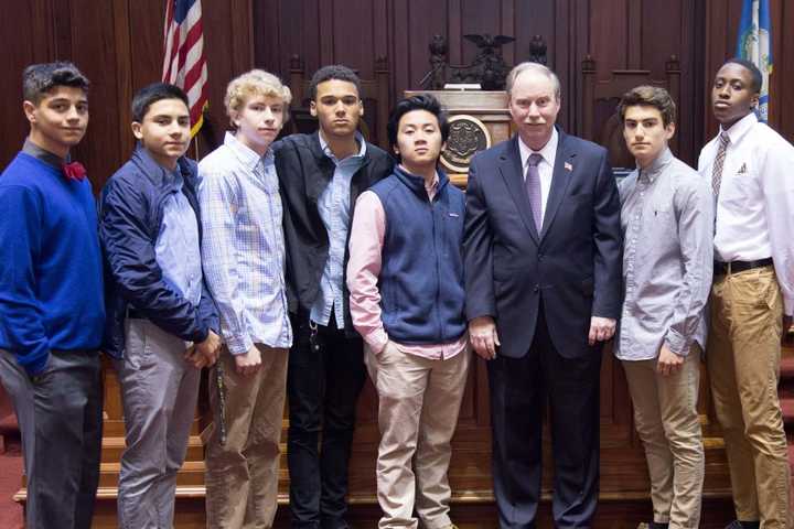 State Sen. McLachlan Welcomes Danbury High Students To Capitol