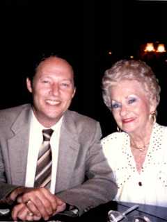Norwalk's Mike Davis Honors Mother At Walk To End Alzheimer's