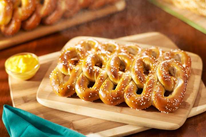 Popular Pretzel Chain's New Long Island Shop Draws Long Lines