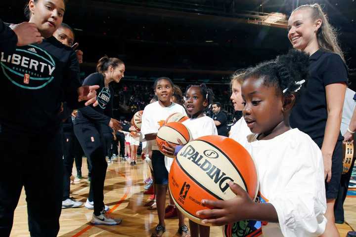 Learn Basketball Fundamentals, Score WNBA Tickets At Lyndhurst Clinic