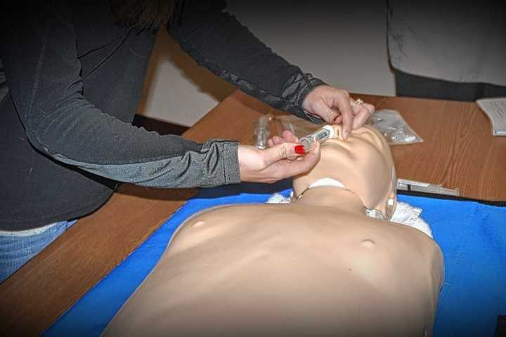 Mahwah Police Offer Free Narcan Training