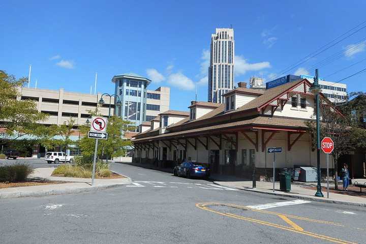 Dead Man Found In Car At New Rochelle Train Station
