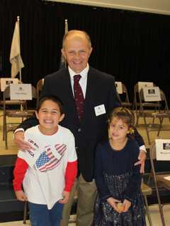 Ox Ridge Elementary In Darien Salutes Veterans