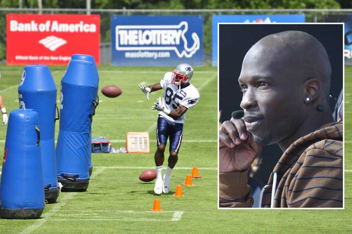 Former Patriots Receiver Chad Johnson Gives Waitress $1,000 Tip On $24 Bill