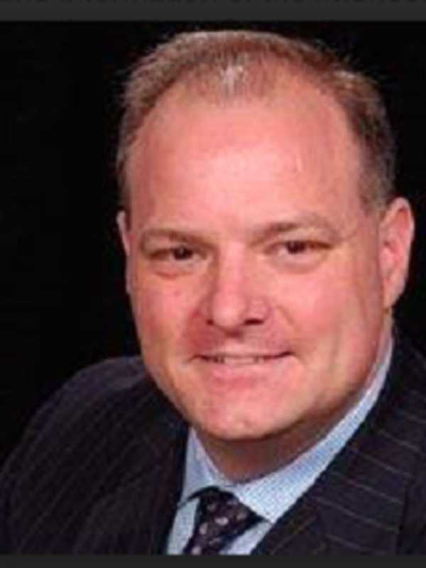 Darien Rowayton Bank Names Local Man Vice President