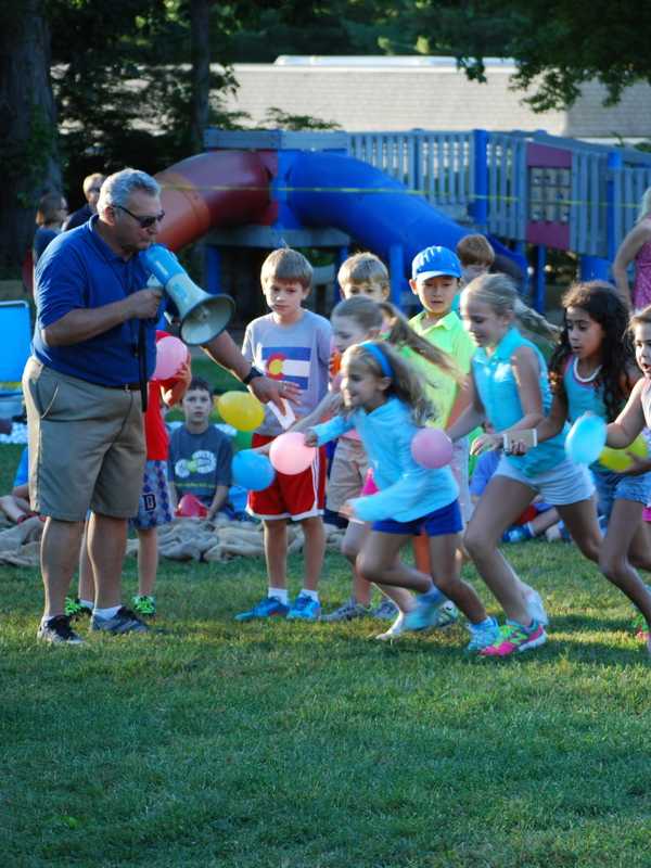 Ox Ridge In Darien Celebrates Back To School With Picnic