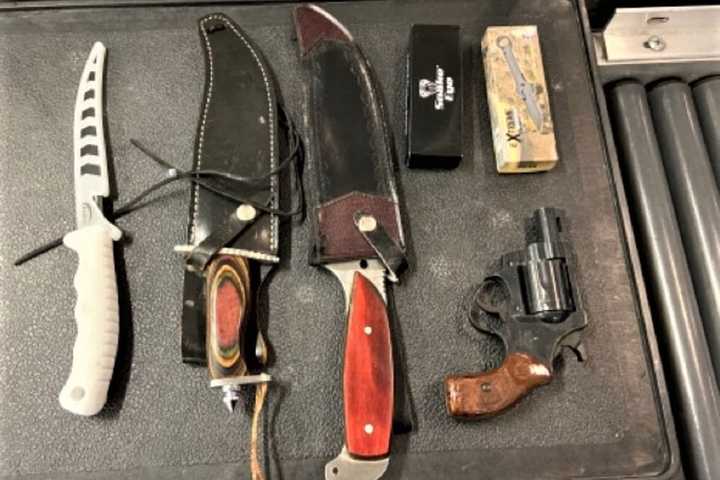 South Jersey Man Caught With Gun, Knives At Philly Airport: TSA