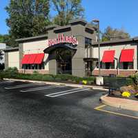 Paramus Houlihan's Facelift Includes New $5 Happy Hour Menu