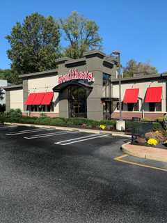Paramus Houlihan's Facelift Includes New $5 Happy Hour Menu
