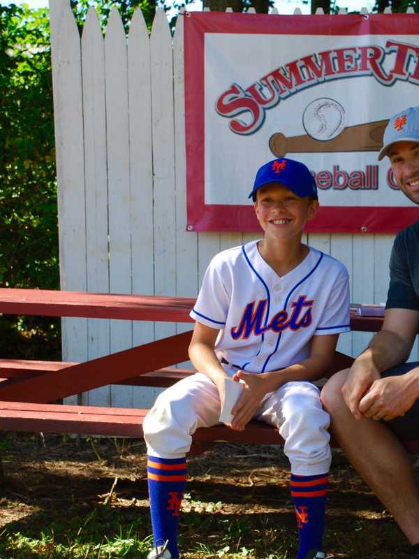 Mets Second Baseman Neil Walker Visits Somers' Summer Trails Day Camp