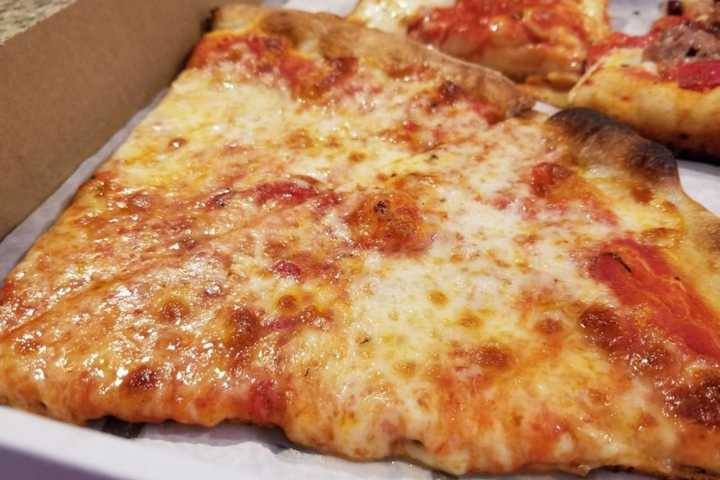 Long Island Eatery Cited For 'Fresh, Delicious' Pizza Keeps Its Customers Coming Back