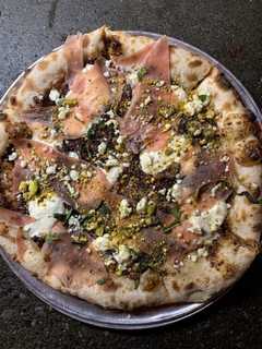 Popular Fairfield County Pizzeria Serves Up 'Amazing' Wood-Fired Pies
