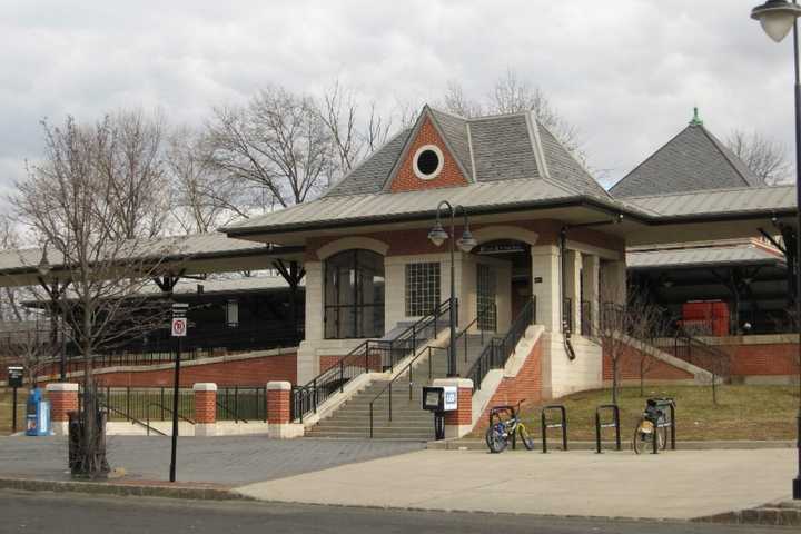 Man Fatally Stabbed At Plainfield Train Station: Prosecutors