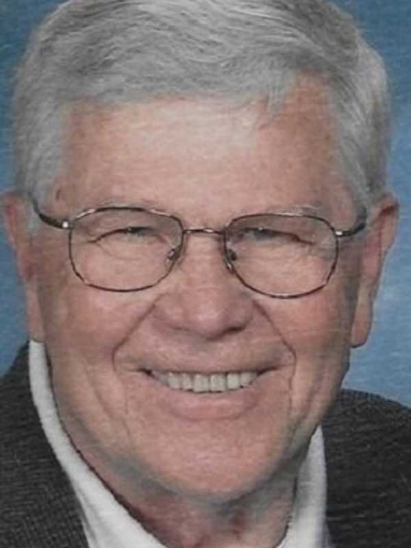 Robert Niles, 84, Of Poughkeepsie, Veteran Photographer