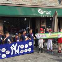 <p>Young baseball fans root for their favorite teams outside the family friendly Quaker Hill Tavern in Chappaqua.</p>