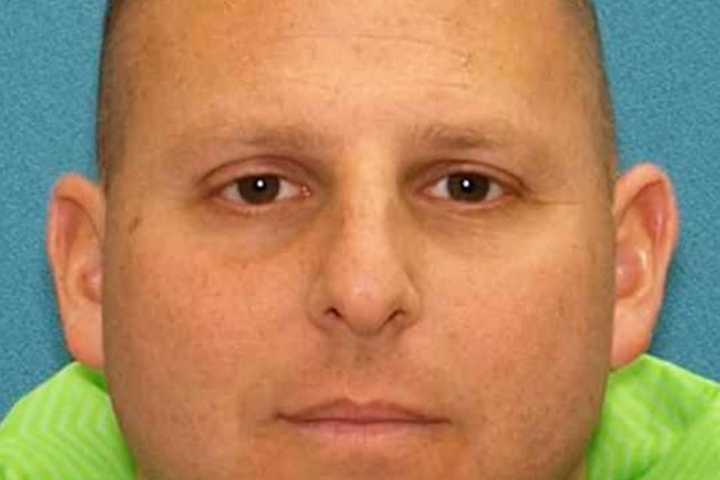 NJ Cop Admits To Handcuffing Girl, Trying To Kiss Her: Prosecutor