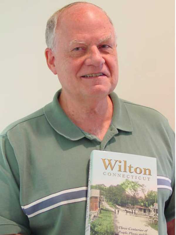 Former Wilton First Selectman Bob Russell Leading History Tour 