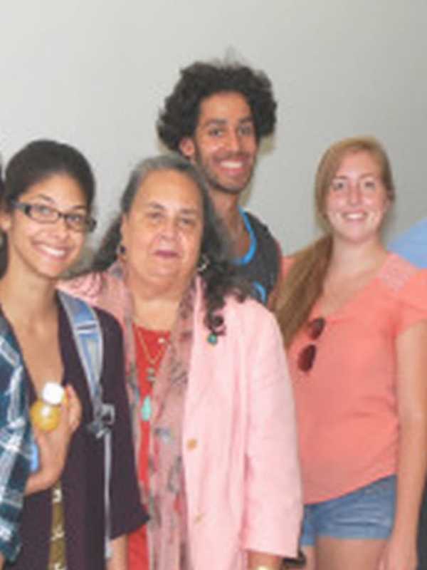Naugatuck Valley CC President Meets Students At Danbury Campus