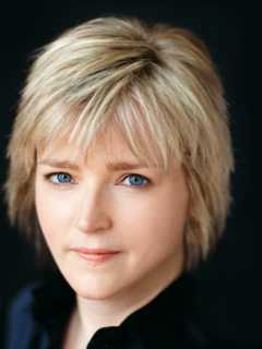 Slaughter's New Thriller 'Pretty Girls' Debuts At Wilton Library Event