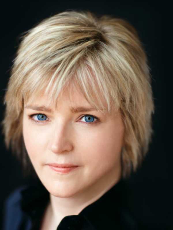 Slaughter's New Thriller 'Pretty Girls' Debuts At Wilton Library Event