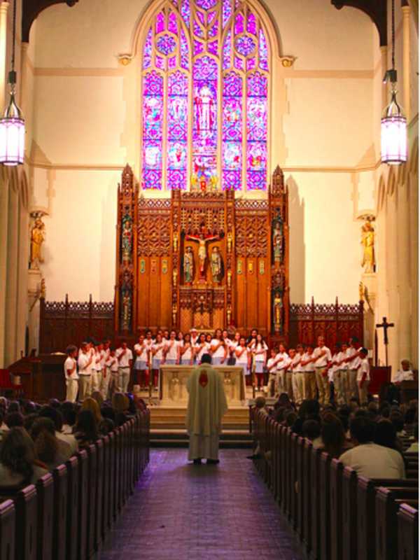 Resurrection School Opens New Year With Leadership Mass