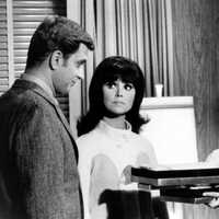 <p>Marlo Thomas, center, in &quot;That Girl.&quot;</p>