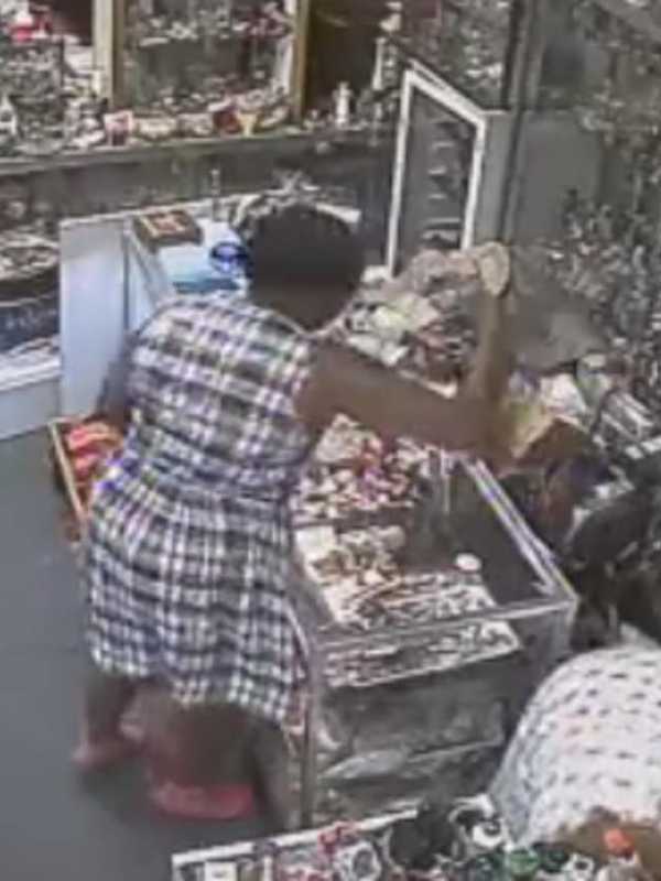 Orangetown Cops: Woman Caught On Tape Taking Rings From Nyack Shop