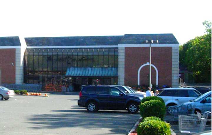 The Food Emporium in New Canaan, which was owned by A&amp;P, will reopen Friday as an Acme grocery store. 