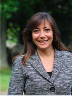 Gayle Weinstein Seeking Re-Election As Weston First Selectman