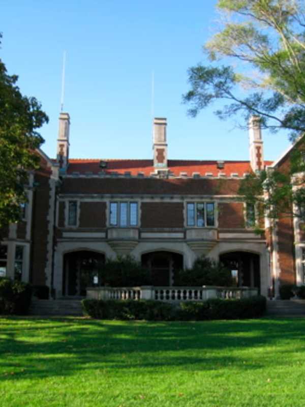 New Canaan Selectmen Approve New Roof For Waveny House