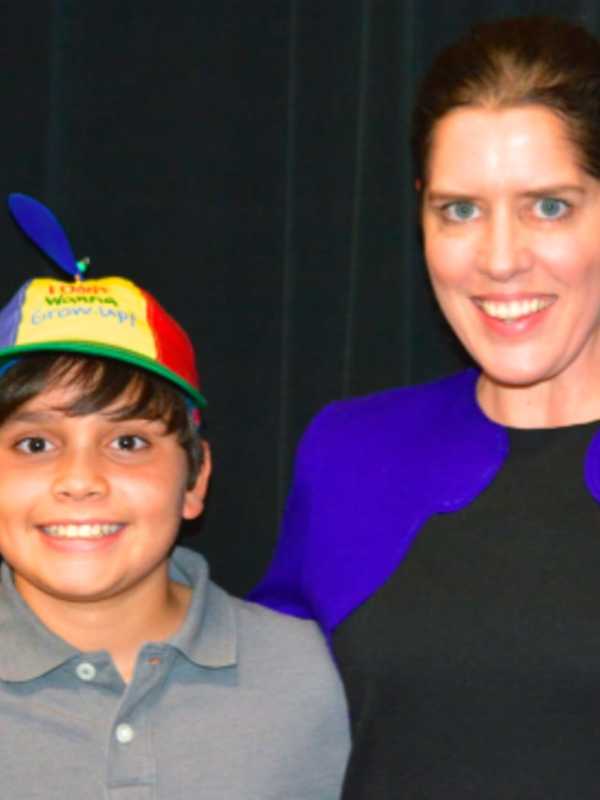 Darien Residents Enjoy Roles In DAC Production Of 'The Nerd'