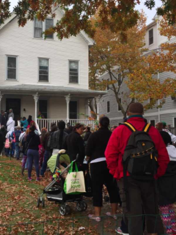 Bridgeport Seniors Get Holiday Lift To ThanksGiving Project