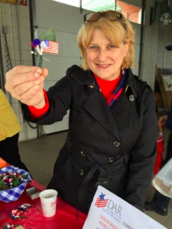 DAR Lends Helping Hand For Veterans Ceremony In Shelton