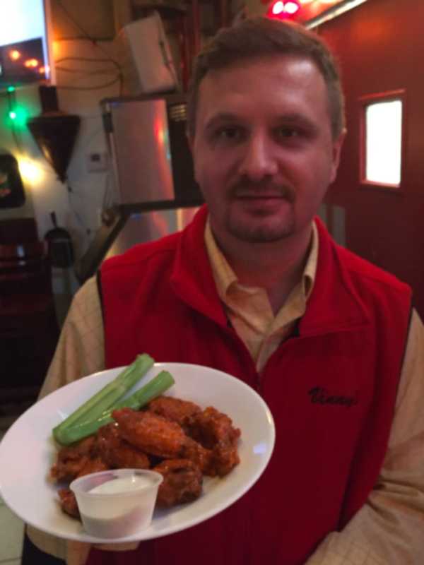 Vinny's Backyard In Stamford Wins DVlicious 'Best Wings' Contest