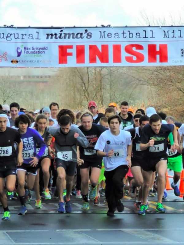 Runners Race In Danbury For MSA, Meatballs