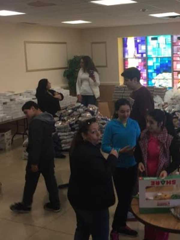 DeCicco Family Markets In New City Donates Thanksgiving Items In Yonkers