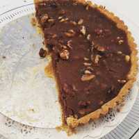 <p>Walnut caramel tart.</p>