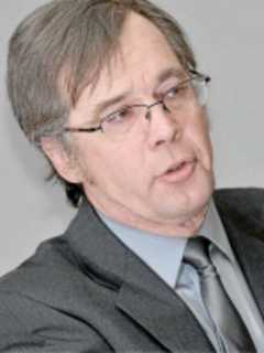 Professor Leads Western Movement Discussion At Library In Monroe