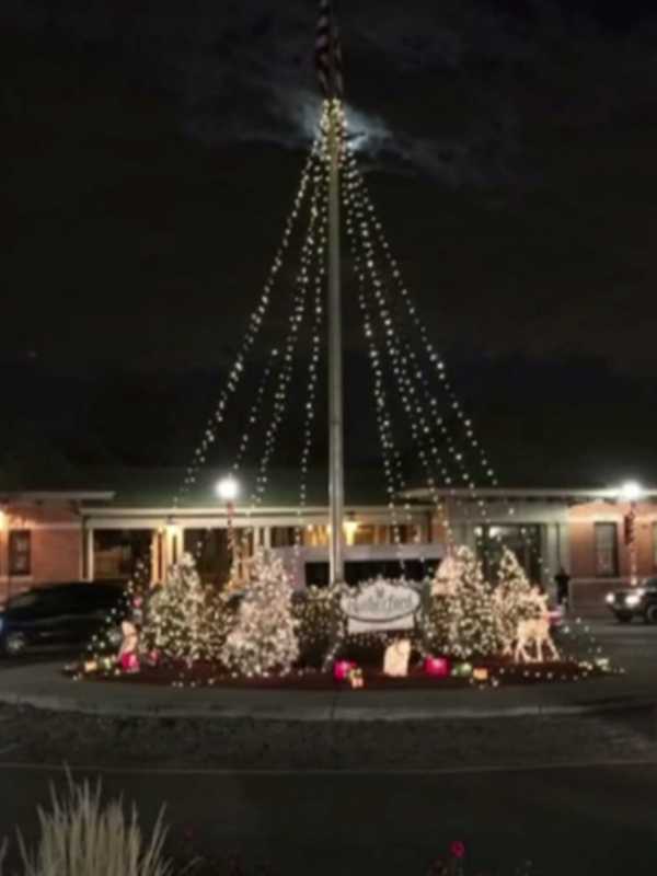 Rutherford Mayor Removes Christmas Lights Display, Says It Violates Law