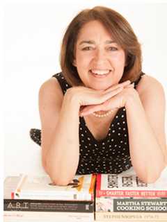 Janeen Bjork Speaks In Greenwich On Evolution Of Newspapers