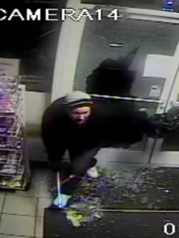 Shelton Police Probe Links In Smash-And-Grab Burglaries In Several Towns