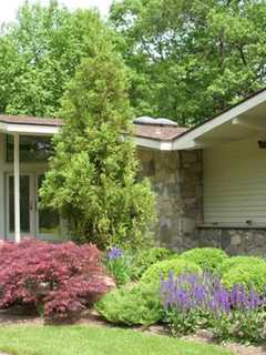 Bedford Corners Mid-Century Modern Offers Vintage Region Views