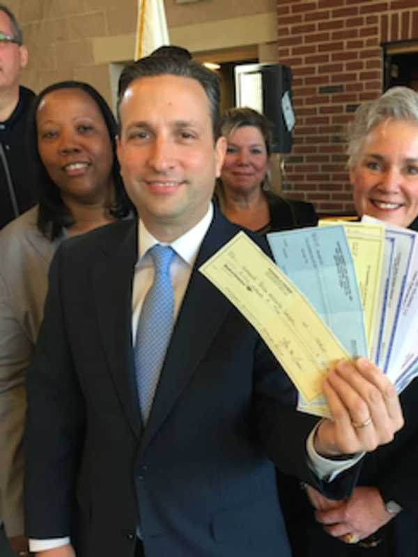 Senator Duff's Annual Holiday Party Helps Norwalk Organizations