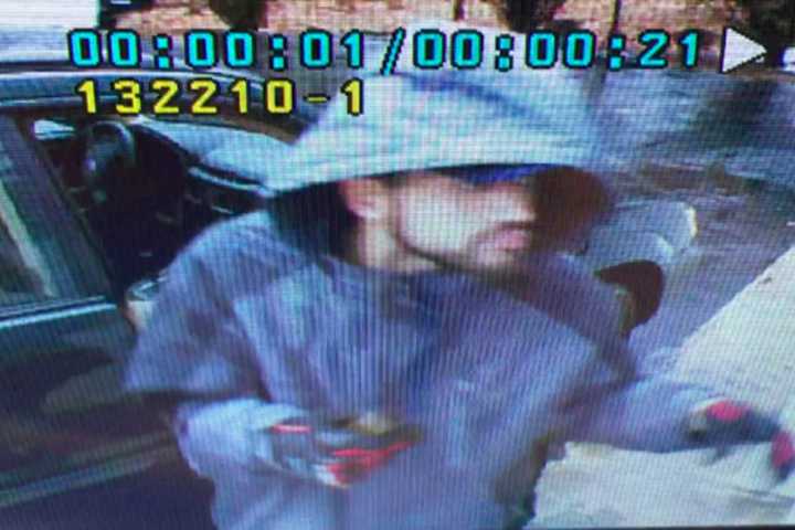 New Canaan Police Search For Suspects In Home Burglaries