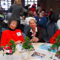 <p>Greenwich Garden Club member Urling Searle assisting at the Greenwich Adult Daycare Center.</p>