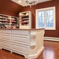 <p>The home features two oversized walk-in closets in the master bedroom.</p>