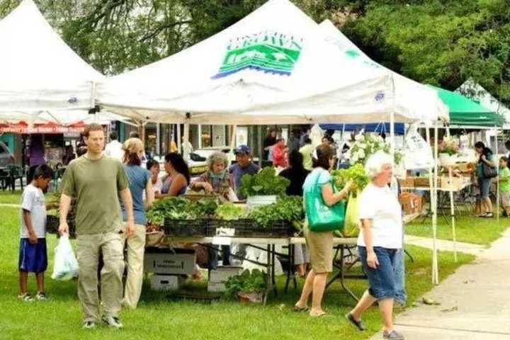 Danbury Farmers Market Receives Grant For $27K